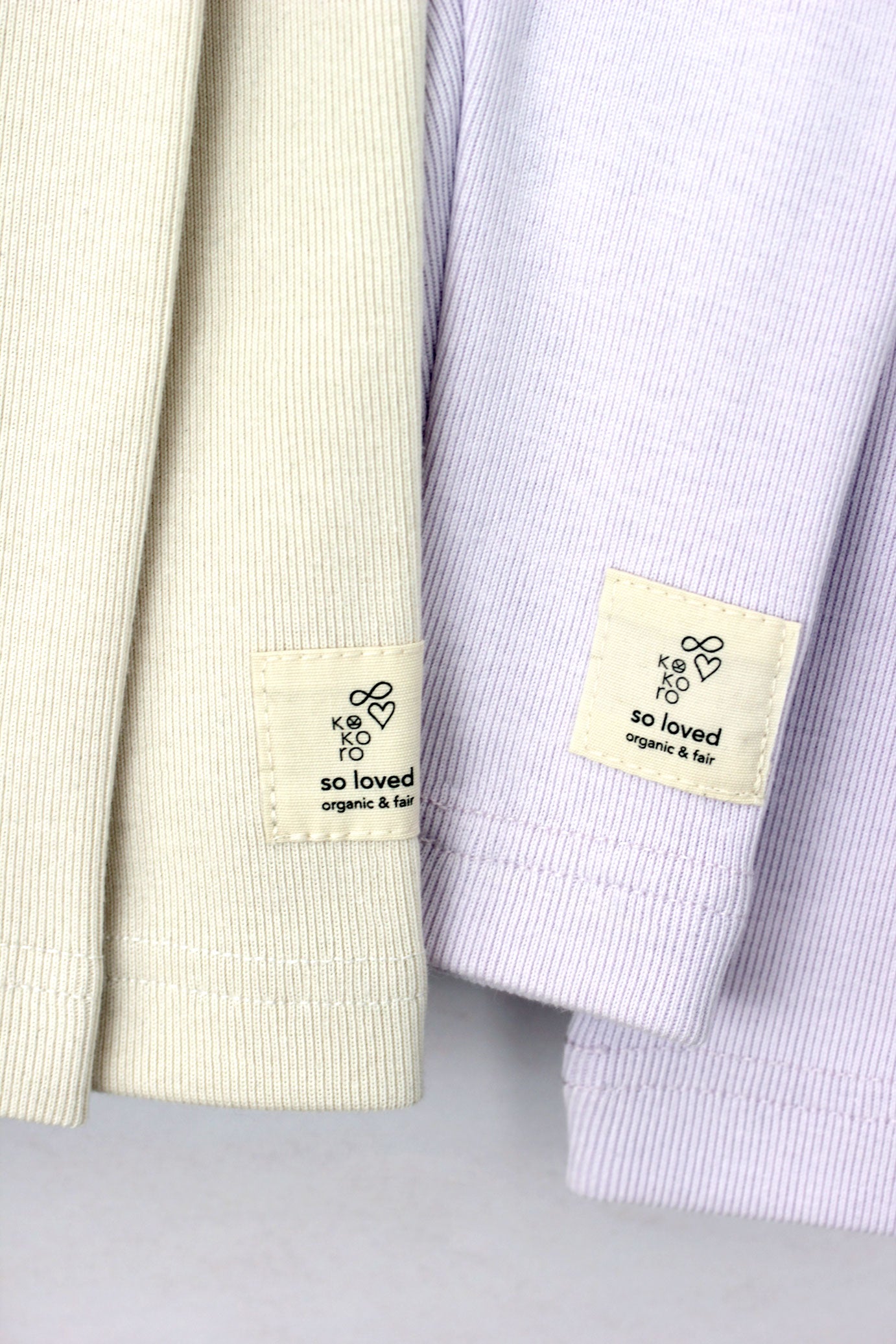 beige und lavendelfarbene Leggings für Kinder mit Aufschrift "so loved"