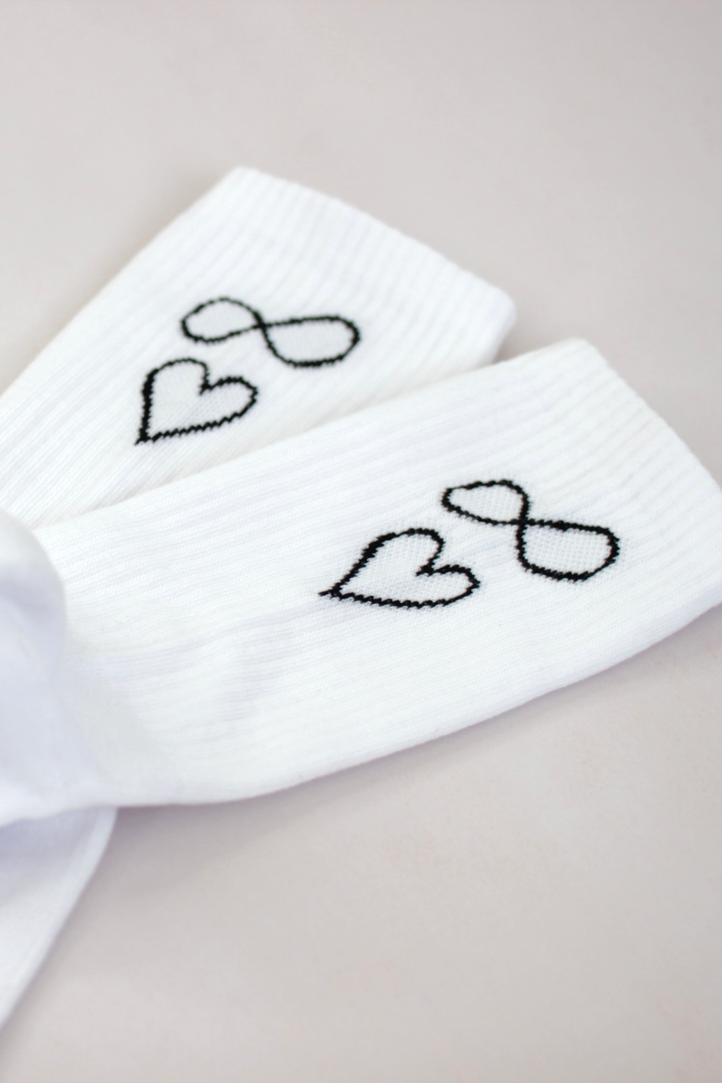 weiße Tennissocke mit Stickerei unisex