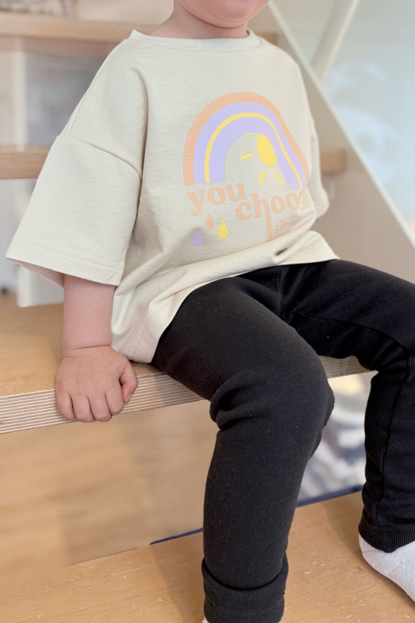 Kind trögt ungefärbtes biobaumwoll tshirt für kinder und Babys mit print und Rippleggings